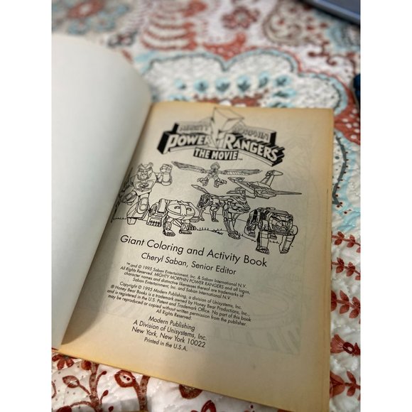 Mighty Morphan Power rangers The Movie Giant Coloring and Activity Book 1995 - Picture 3 of 5